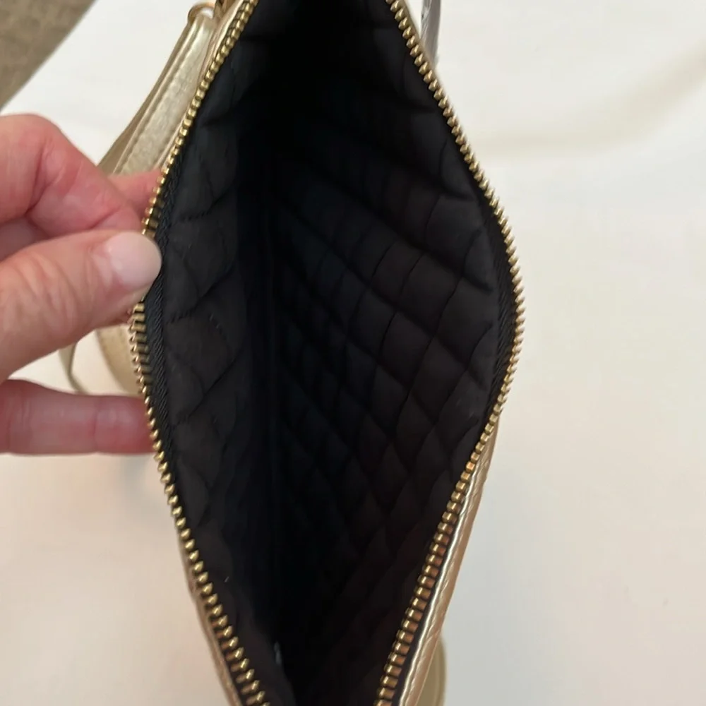 Scout Metallic Gold Quilted Abby Crossbody NWT - Picture 4 of 8